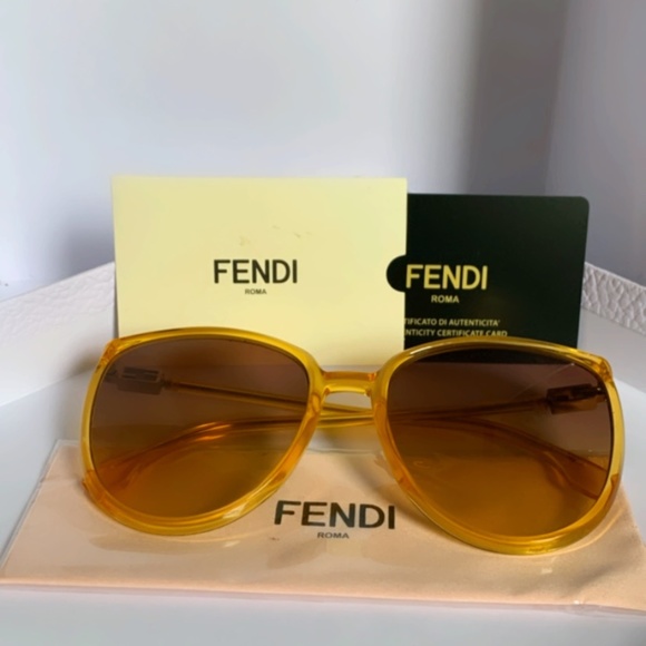 FENDI Oversized Sunglasses main image 2